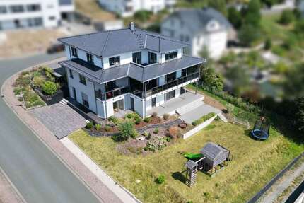 Haus zum Kaufen in Biedenkopf 1.390.000,00 € 350 m²