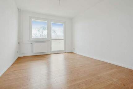 Eleganz & Gemütlichkeit in Neustadt (Sa.): Helle 4-R-W (74m2) bietet Loggia & naturnahe Lage! - Neustadt in Sachsen