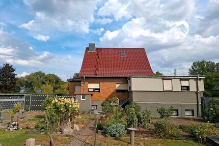 Einfamilienhaus mit Einliegerwohnung - Oschersleben (Bode)