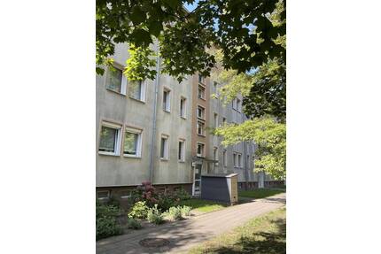 Sanierte 3-Raumwohnung im 3. Obergeschoss zum Einzug bereit ! - Bitterfeld-Wolfen