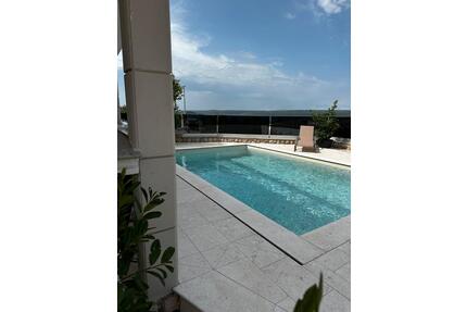 Ferienwohnung mit Pool 3 Schlafzimmer 4-6 Personen - Großpösna