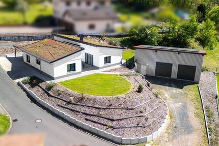 WOHNEN MIT WEITBLICK – MODERNES HAUS AUF 1.200 m² GRUNDSTÜCK - Kalbach Oberkalbach