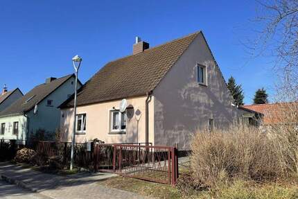 Solides Einfamilienhaus mit Stallung und Garten - Bugewitz