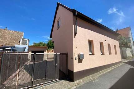 Einfamilienhaus 3ZKB mit Hof, GarageNebengebäude, Dachterrasse - Dittelsheim-Heßloch
