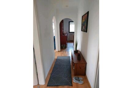 Gemütliche Dachgeschosswohnung - 490,00&nbsp;EUR Kaltmiete, ca.&nbsp; 65,00&nbsp;m&sup2; in Saarbrücken (PLZ: 66126) West
