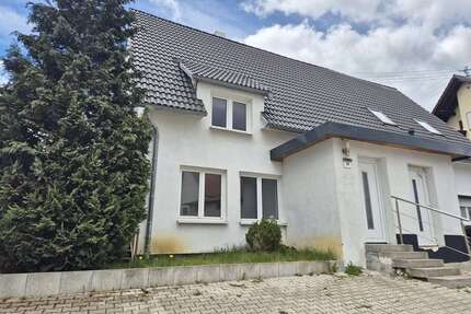 Haus zum Kaufen in Heroldstatt 135.000,00 € 93.27 m²