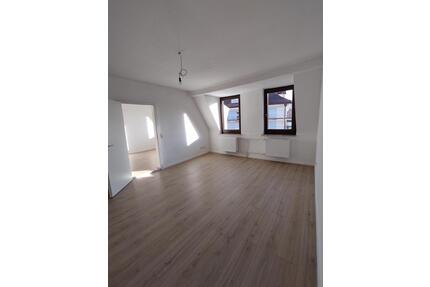 Neuwertig sanierte, WG-geeignete 5-Zimmer-Wohnung mit Balkon zentral in Ansbach