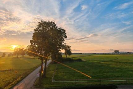 Neuwertige 3-Zi-DG-Wohnung (Erstbezug A+) mit 18qm Balkon - Aurach