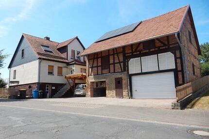 Schönes Einfamilienhaus mit pflegeleichtem Grundstück - Homberg (Efze)