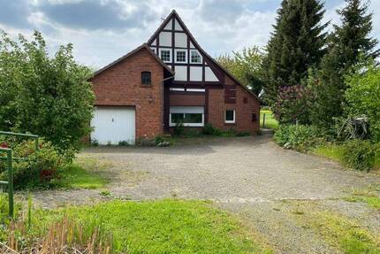 Solides freistehendes Einfamilienhaus-Fachwerkhaus - Hessisch Oldendorf / Rohden