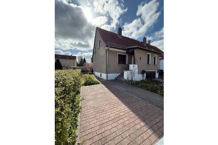 Eigenes Haus statt Miete! DHH 95qm mit Garten, Garage, EBK, Kamin - Gößnitz