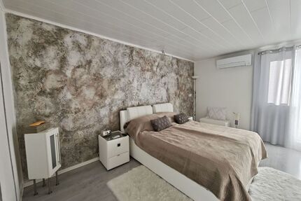 Einzigartige großzügige 3-Zimmer-Wohnung mit Dachterrasse - Tiefenbronn
