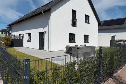 Doppelhaushälfte - 1.400,00&nbsp;EUR Kaltmiete, ca.&nbsp; 138,00&nbsp;m&sup2; in Burgoberbach (PLZ: 91595)