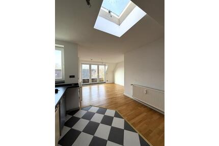 Eimsbüttel *von privat* sonnige 2-Zimmer-Dachgeschosswohnung - Hamburg Bahrenfeld