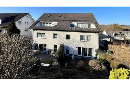 Helle Dachgeschosswohnung mit sonniger Loggia und Garage - Olpe