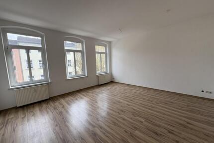 Große Drei-Raum-Wohnung mit Balkon in zentraler Lage - Zwickau
