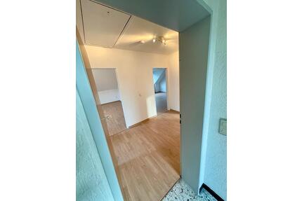 Renovierte 2 Zimmer Dachgeschosswohnung in Oberaden - Bergkamen