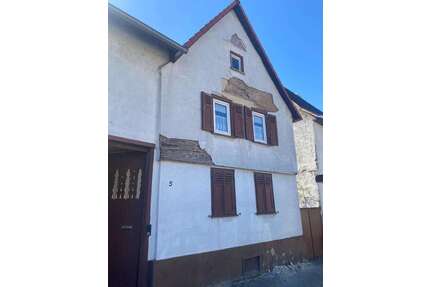 Haus zum Kaufen in Wölfersheim 125.000,00 € 170 m²