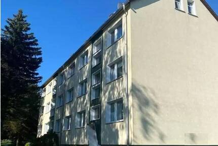 Kleine, hübsche 2-Zimmer-Dachwohnung mit fast neuem Laminatboden, offener Küche und Badewanne - Oderwitz Oberoderwitz