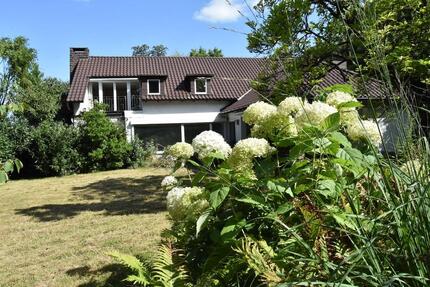 Landhaus mit großem Garten - 350.000,00&nbsp;EUR Kaufpreis, ca.&nbsp; 294,00&nbsp;m&sup2; in Holzminden (PLZ: 37603)