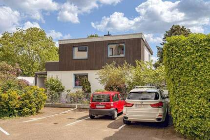 Bremerhaven - Lehe Großzügiges Wohnhaus mit Indoor-Pool und Einliegerwohnung