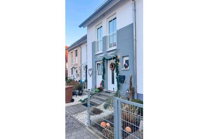 Haus mit Garage in Rosstal* - 485.000,00&nbsp;EUR Kaufpreis, ca.&nbsp; 122,00&nbsp;m&sup2; in Roßtal (PLZ: 90574)