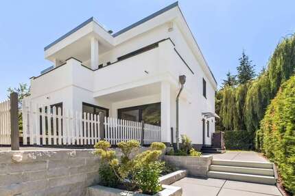 Haus zum Kaufen in Neuenhagen bei Berlin 1.290.000,00 € 215.32 m²