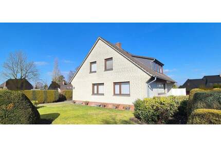 RESERVIERT!! Zweifamilienhaus mit Doppelgarage und Keller im ruhigen Wohngebiet in Sottrum zu verkaufen