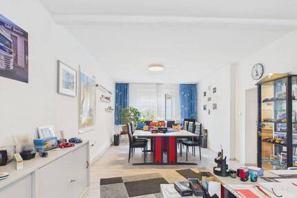 Renovierungsbedürftiges Haus mit großem Grundstück und vielseitigen Möglichkeiten - Berlin Altglienicke