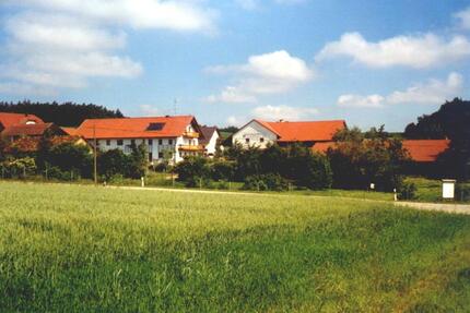 Helle, kleine 3-Zimmer-Wohnung - 750,00&nbsp;EUR Kaltmiete, ca.&nbsp; 60,00&nbsp;m&sup2; in Ergolding (PLZ: 84030)