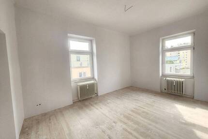 WG geeignete, renovierte 3-Zi-Altbauwohnung - Würzburg Zellerau