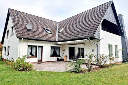 Provisionsfrei für Käufer ! Ca. 270 m² Wohn-Nutzfläche im EG und DG - Linau