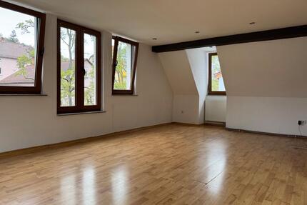 2 Zimmer Wohnung mit Dachboden in HeslachSüd, Stuttgart