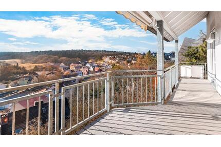 4-Zi.-Maisonette mit Hausgefühl, Balkon, Bulthaup-Küche, 2 Stpl. - Würzburg Dürrbachau