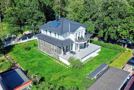 Haus zum Kaufen in Falkensee 1.249.000,00 € 224.2 m²