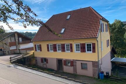 PROVISIONSFREI: Großes Haus mit fertiger DG-Wohnung - Dornstetten