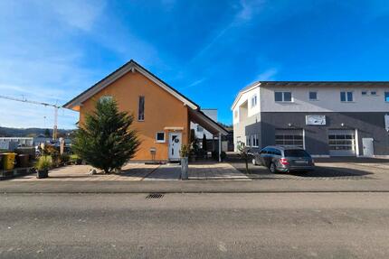 Gewerbeobjekt mit freistehendem Einfamilienhaus in Rudersberg