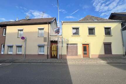 Haus zum Kaufen in Mönchengladbach-Wickrathberg 270.000,00 € 200 m²