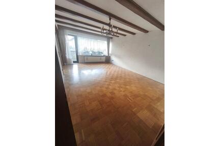 Helle 3-Zimmer-Erdgeschosswohnung mit Terrasse & kleinem Garten - Zellingen