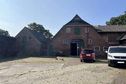 Ehemaliger Resthof mit massiven Stallungen und Nebengebäuden - Berne Campe
