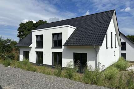 Haus zum Kaufen in Holle 420.000,00 € 166.35 m²