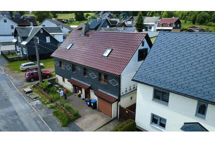 Charmantes Doppelhaus mit viel Platz - Neuhaus am Rennweg