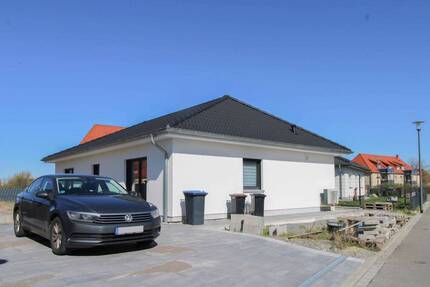 Modernes Wohnen auf einer Ebene - Stilvoller Neubau-Bungalow in ruhiger Lage - Bitterfeld-Wolfen