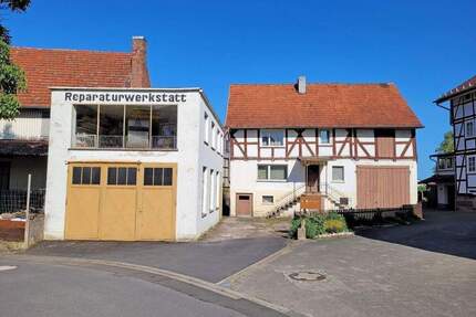 FÜR HANDWERKER!!! Sanierungsbedürftiges Fachwerkhaus mit Werkstatt und Garagen in Neuenstein-Aua