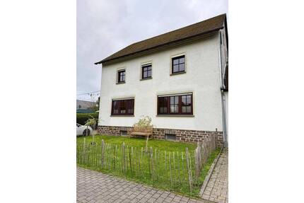 Gepflegtes Einfamilienhaus in bester Lage von Arzfeld zu verkaufen!
