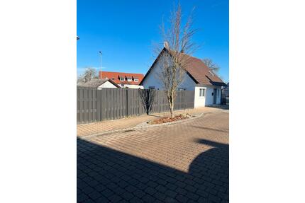 Kleines Haus mit Garten und Stellplatz mitten in Bad Buchau