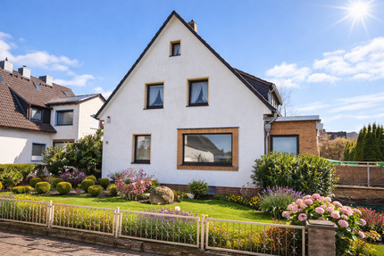 Freistehendes Zweifamilienhaus mit 3 bewohnbaren Ebenen Keller - Ronnenberg