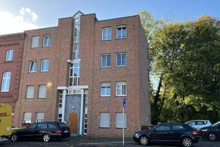 8-Familienhaus mit genehmigtem Baugrundstück für weiteres Mehrfamilienhaus - Mönchengladbach Venn