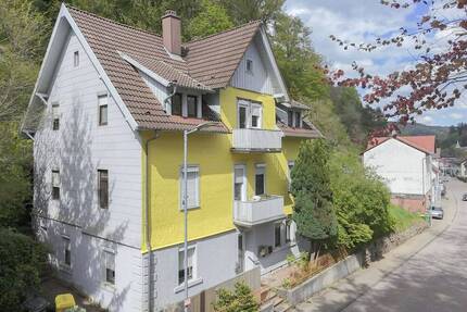 Seltenes Investmentjuwel mit 3 Einheiten, 910 m² Grundstück & starkem Entwicklungspotenzial - Bad Herrenalb