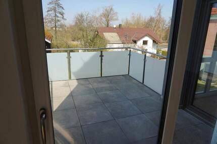 Sonnige große 2-Zimmer-Wohnung - sofort frei - Atting